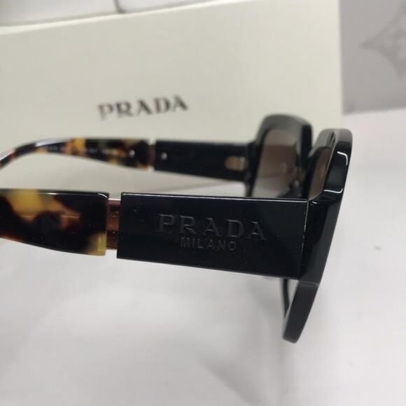 New Authentic Prada Black Square Sunglasses SPR 21x 1AB-0A7 - Picture 11 of 14